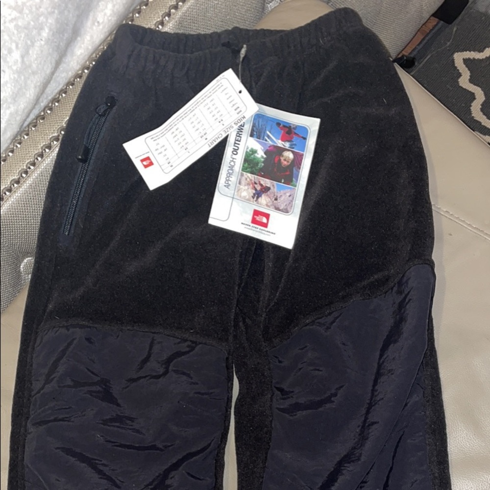 New with tag! The North Face fleece joggers